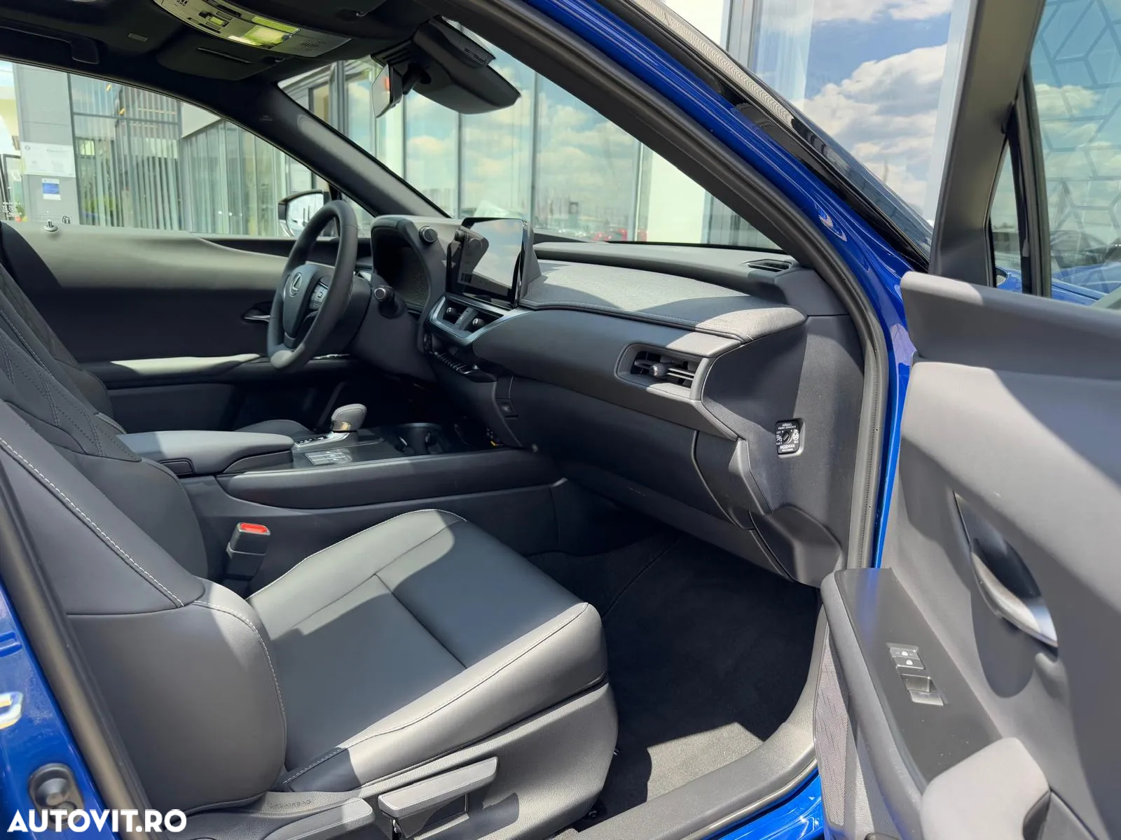 Lexus UX 300h FWD CVT HEV F Sport Design - 12