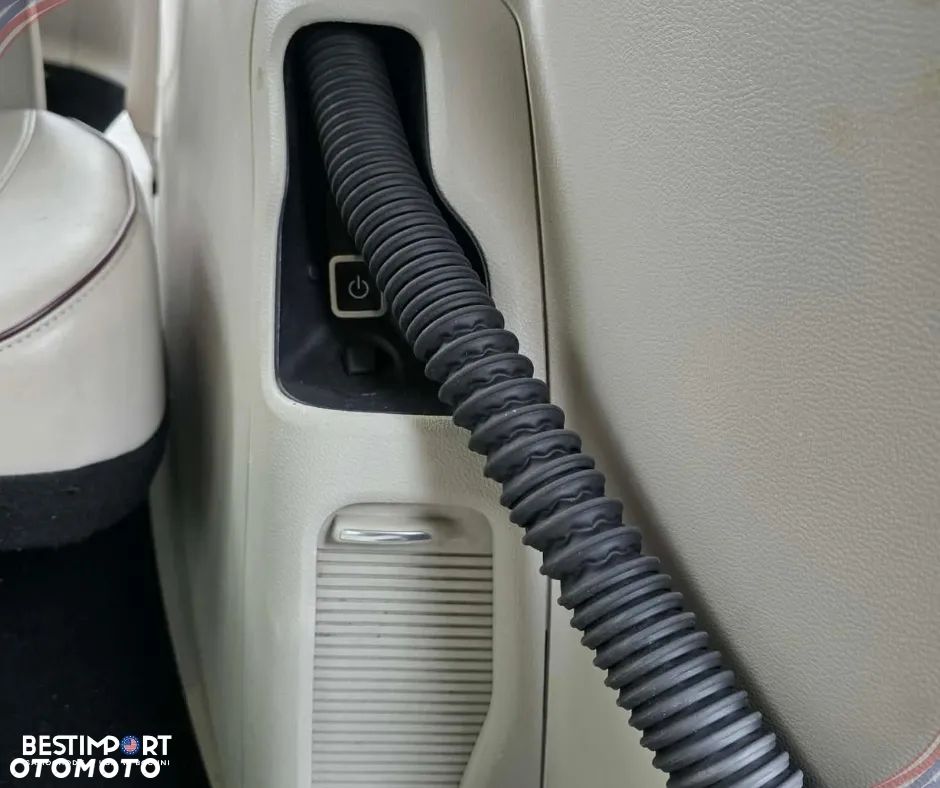 Chrysler Pacifica - 17