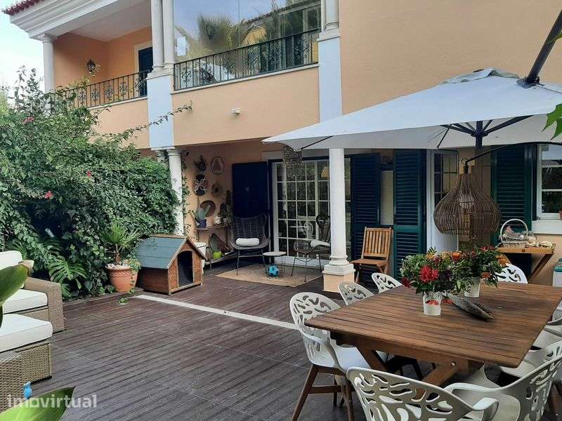 Arrendamento Moradia T4+2 em Condomínio Fechado com Piscina - Grande imagem: 2/12