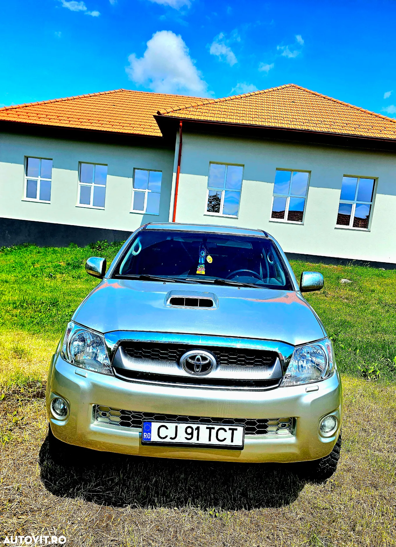 Toyota Hilux 4x4 Extra Cab - 3