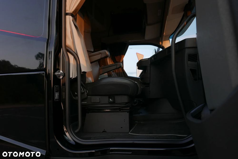Volvo FH 460 EURO6 FH4 FH5 FULL OPCJA 21R ALU TV PODWÓJNE SZYBY NAVI KAMERA SKÓRA ELEKTRYCZNY OBRACANY FOTEL - 19