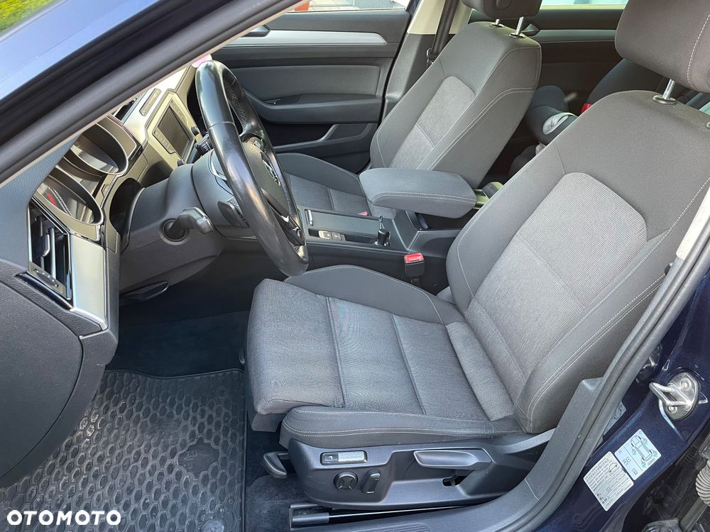 Volkswagen Passat 2.0 TDI SCR DSG Comfortline - 7