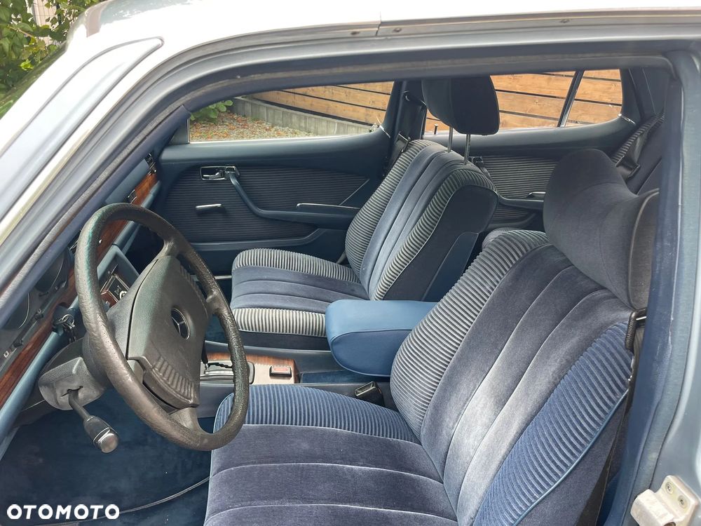 Mercedes-Benz 280 - 12