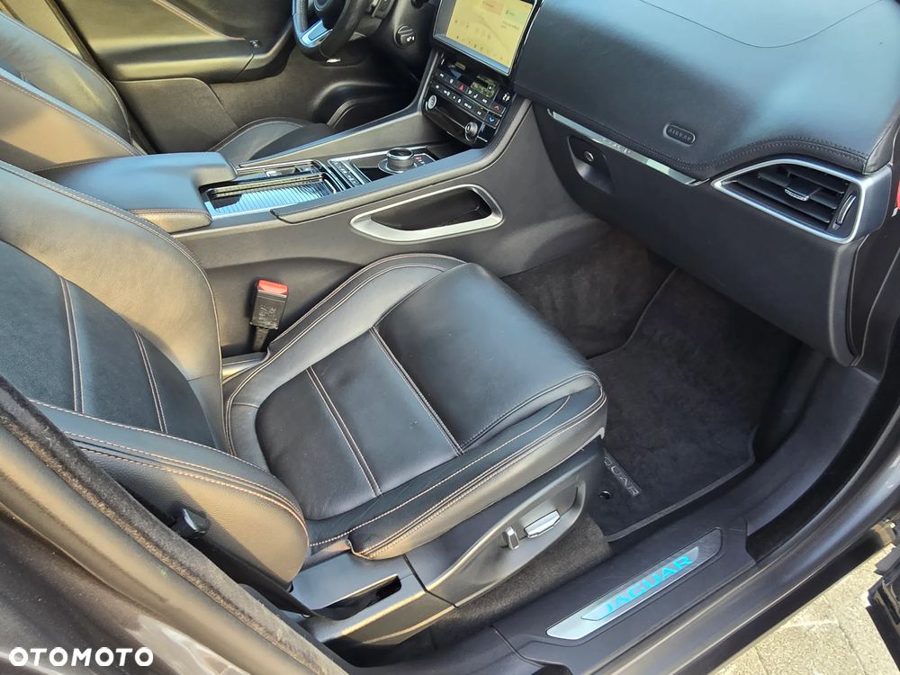 Jaguar F-Pace 30d AWD Prestige - 9