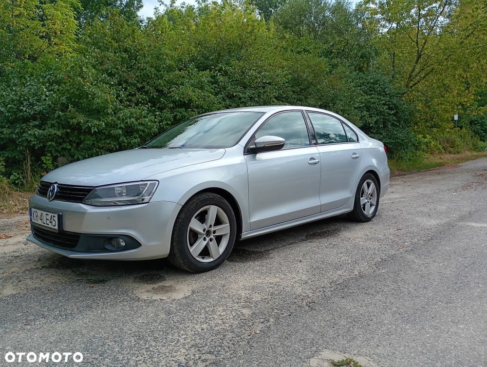 Volkswagen Jetta - 2