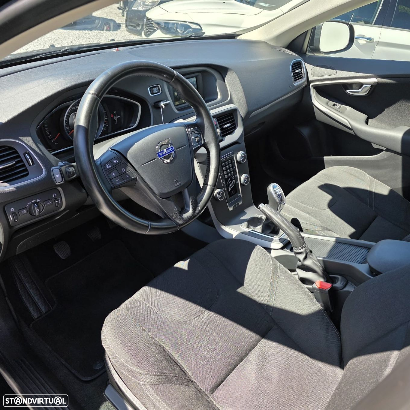 Volvo V40 1.6 D2 Eco Momentum - 17