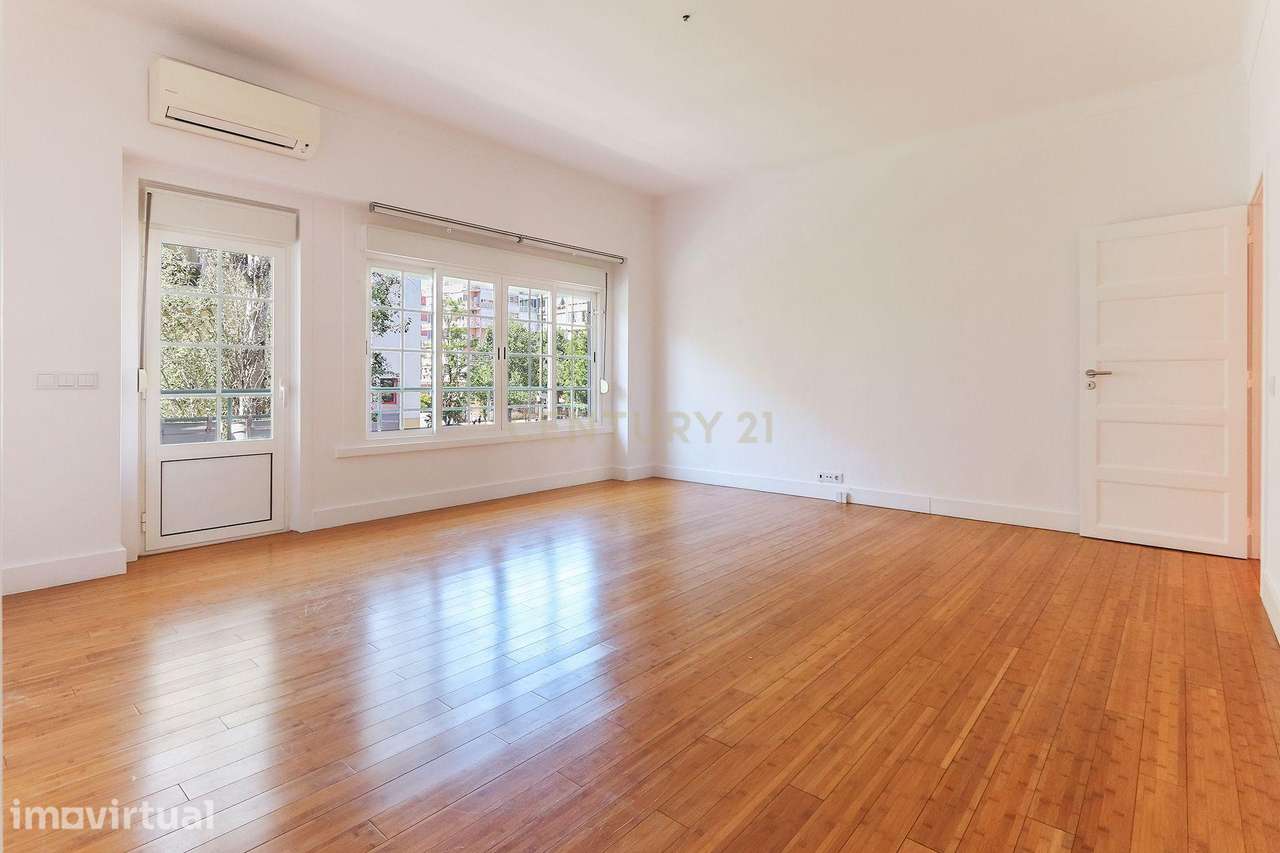 Apartamento T3 para arrendamento com varanda junto à Avenida de Roma | - Grande imagem: 4/32