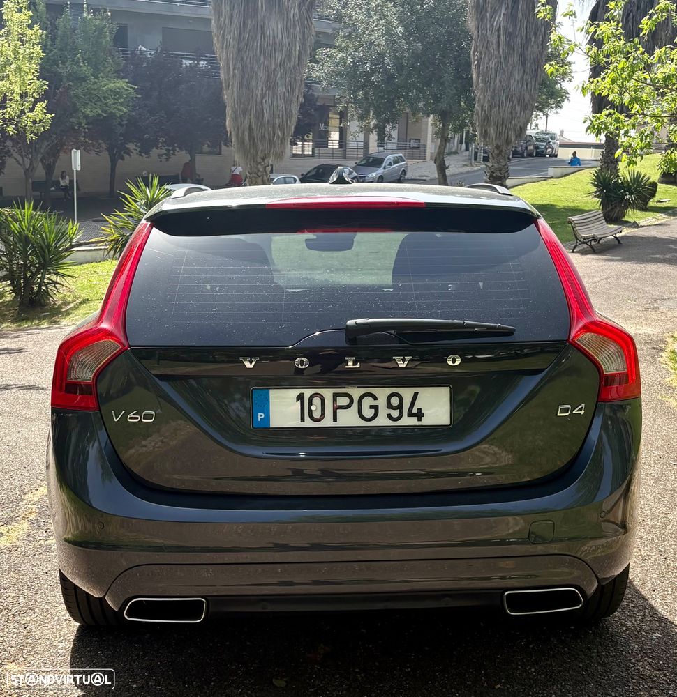 Volvo V60 2.0 D4 Momentum Geartronic - 3