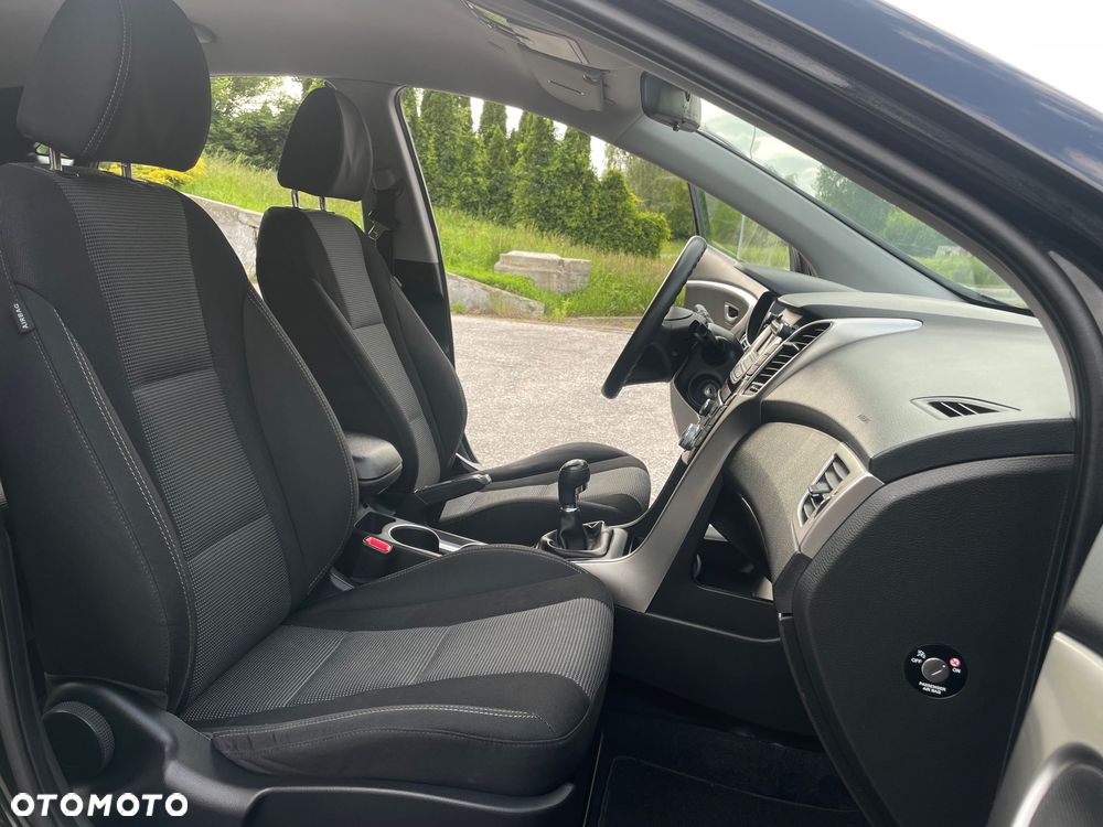 Hyundai i30 blue 1.6 CRDi Style - 17