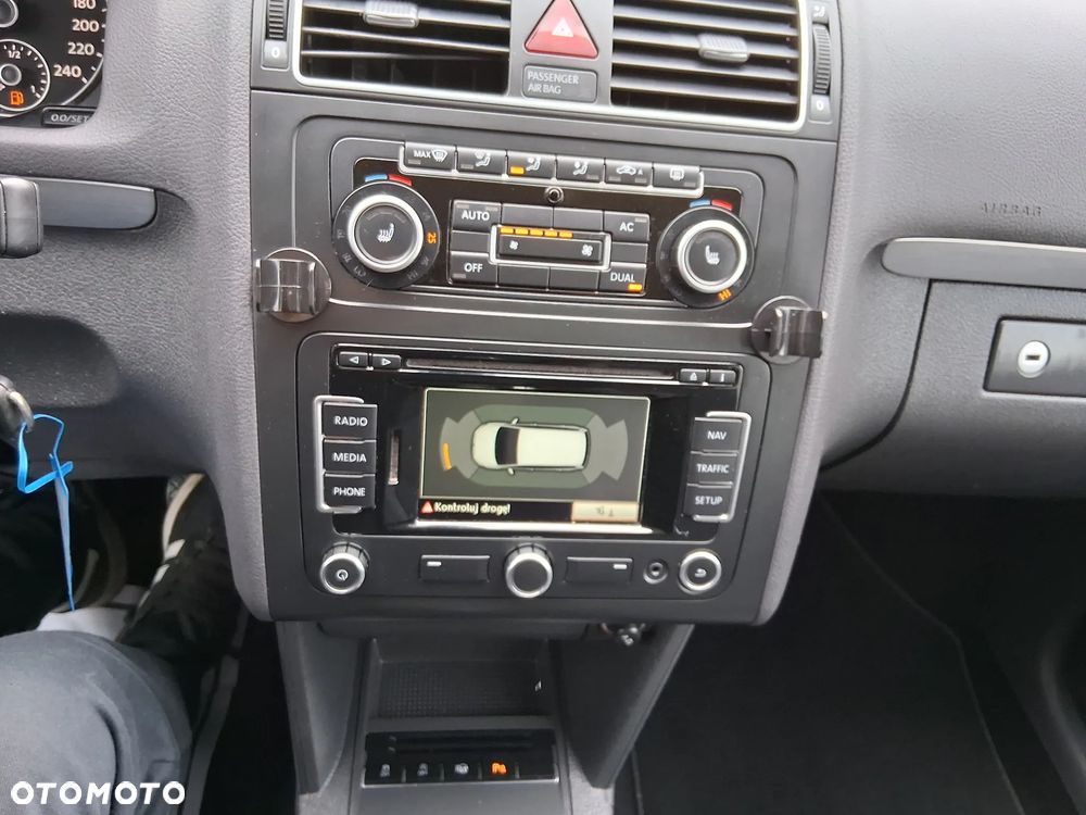 Volkswagen Touran 2.0 TDI DPF BlueMotion Technology STYLE - 15