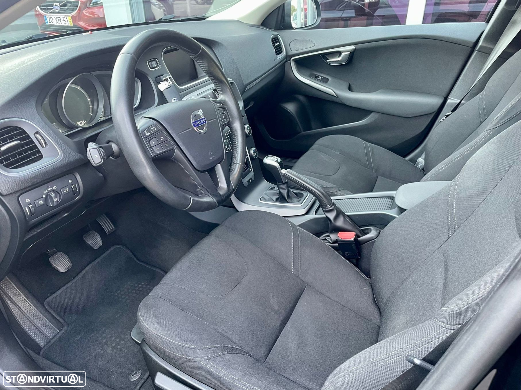 Volvo V40 Cross Country 2.0 D2 Momentum - 9