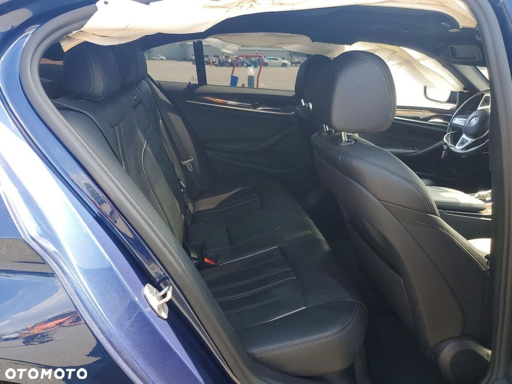 BMW Seria 5 540i xDrive Sport Line - 11