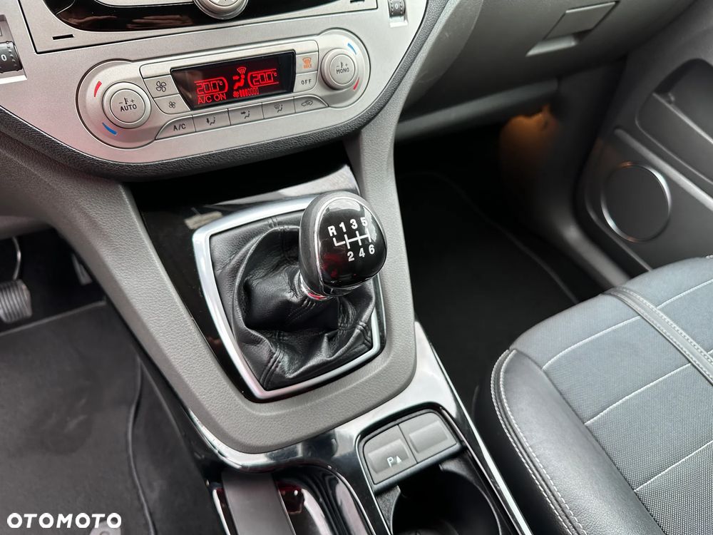 Ford Kuga - 13
