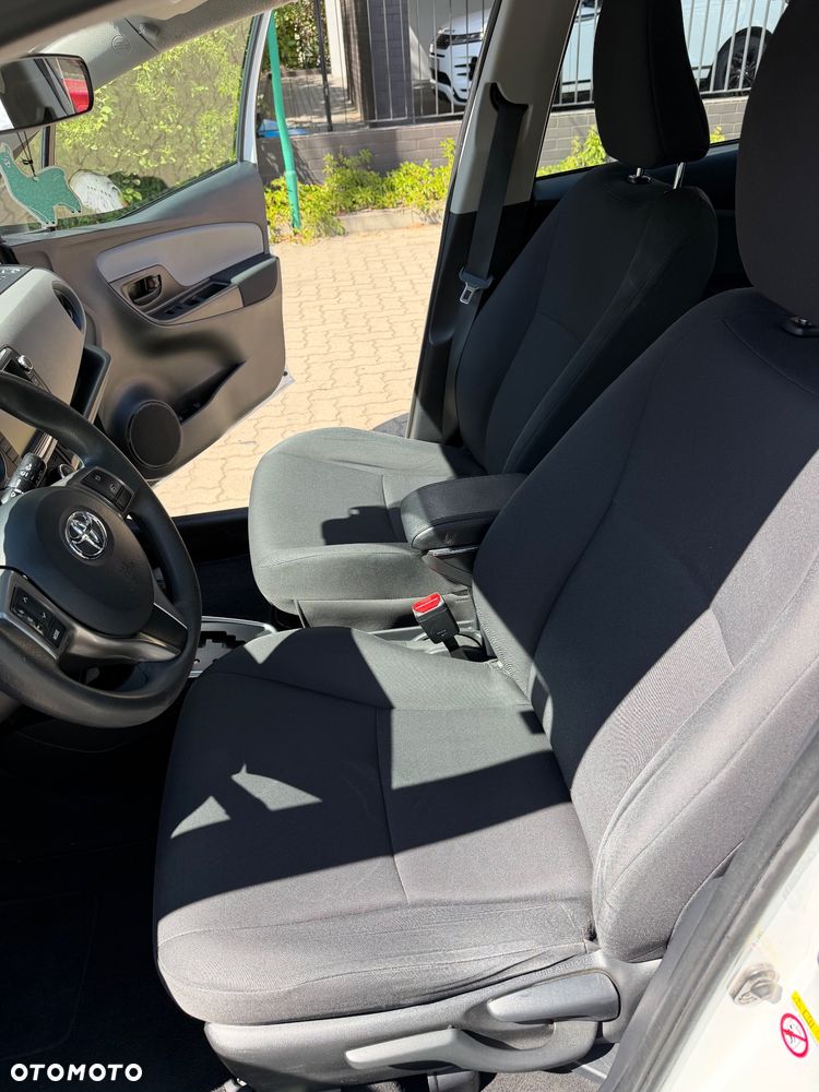 Toyota Yaris Hybrid 100 Active EU6 - 8
