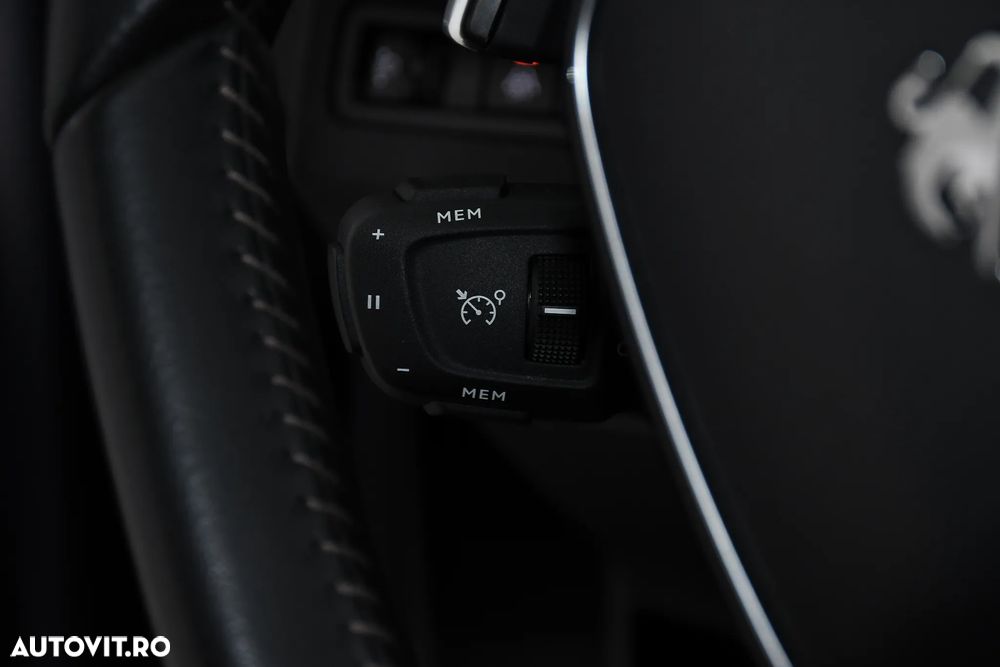 Peugeot 3008 1.5 BlueHDI 130 EAT8 Allure Pack - 26