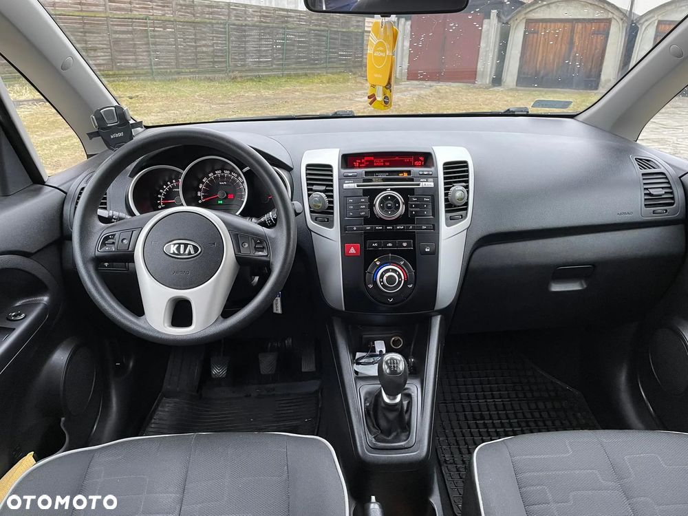 Kia Venga 1.6 L - 8