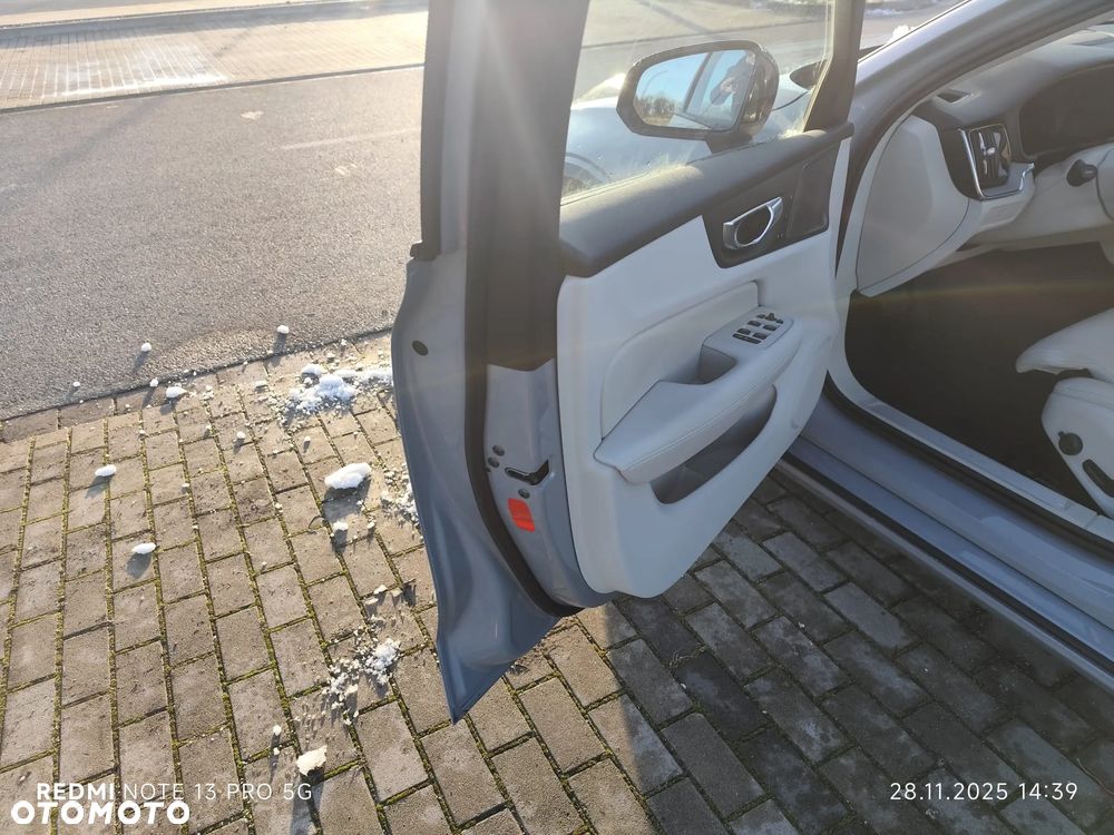 Volvo V60 B4 B Plus Dark - 16