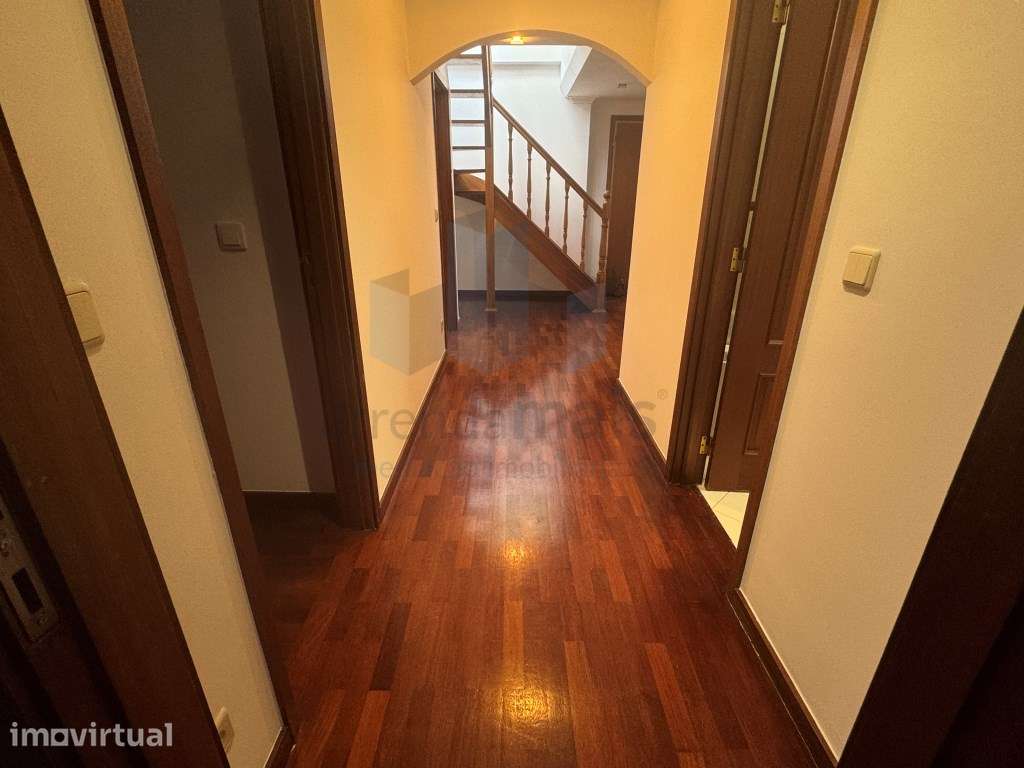 Arrenda-se excelente T3 em ultimo piso com terraço de 120m2 em Celas - Grande imagem: 2/21