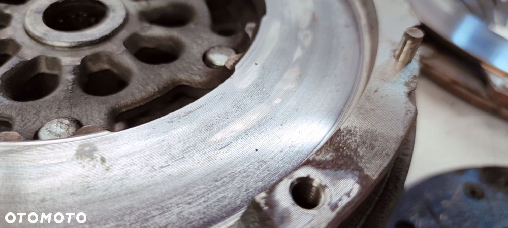 SPRZĘGŁO KOŁO DWUMAS AUDI A4 A5 1.8 0B1105266AA *4 - 7