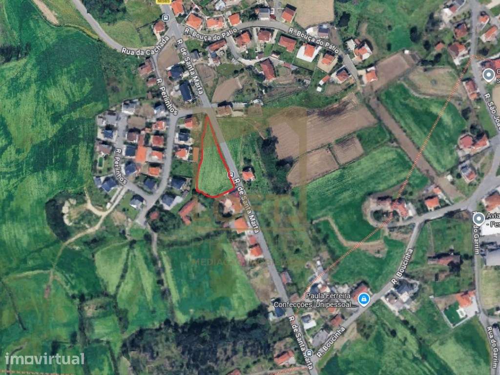 Terreno à face da estrada em Longos, Guimarães