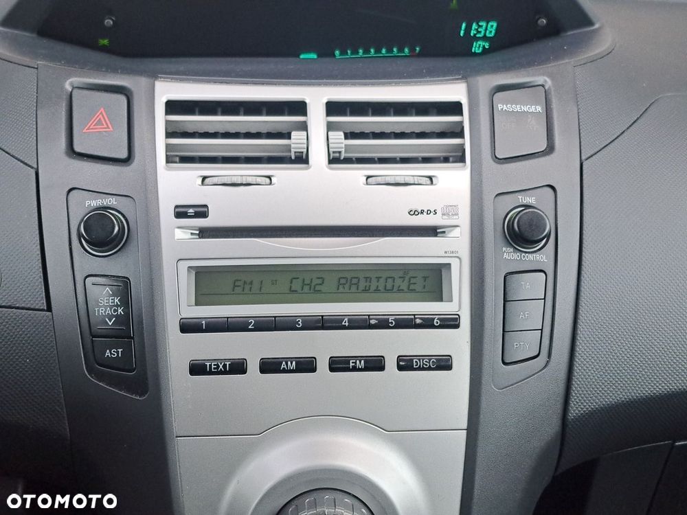 Toyota Yaris 1.3 Luna Premium - 12