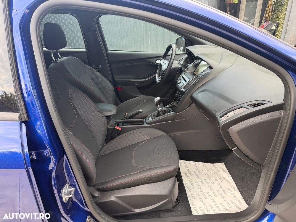 Ford Focus - 36