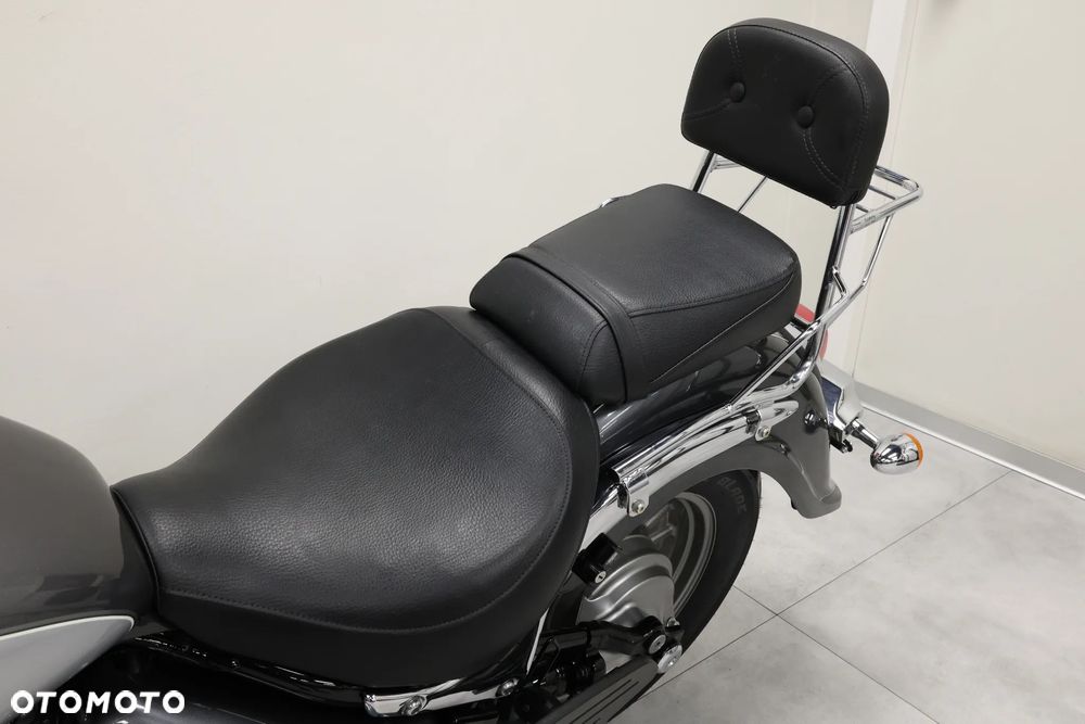 Suzuki VL 800 Volusia - 14