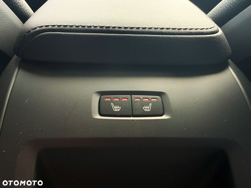 Volvo V60 Cross Country Plus B5 B AWD - 32