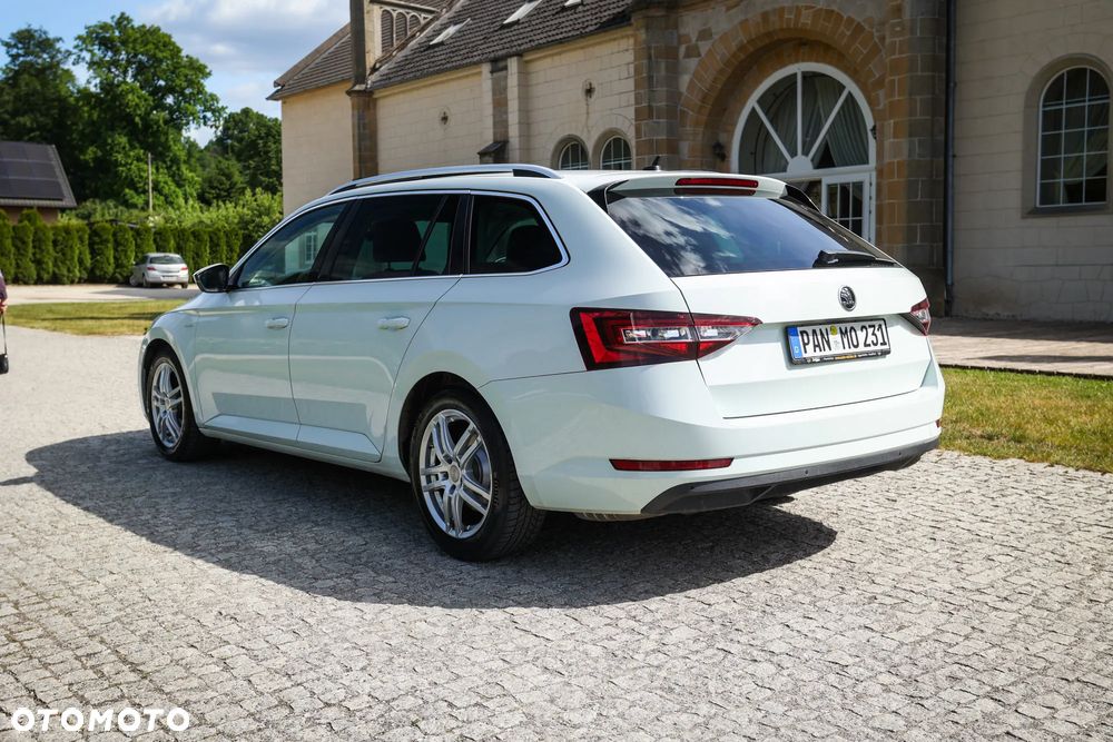 Skoda Superb 2.0 TDI 4x4 DSG L&K - 17