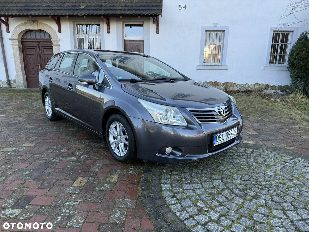 Toyota Avensis - 2
