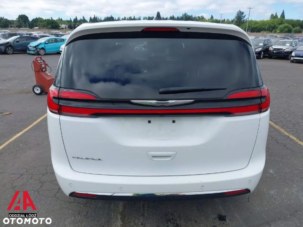 Chrysler Pacifica - 6