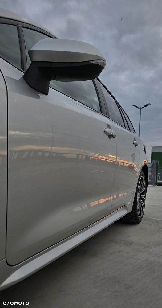 Toyota Corolla 2.0 Hybrid Comfort - 9