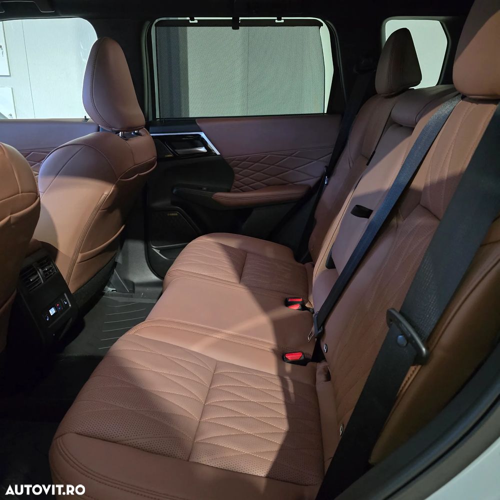 Mitsubishi Outlander - 16