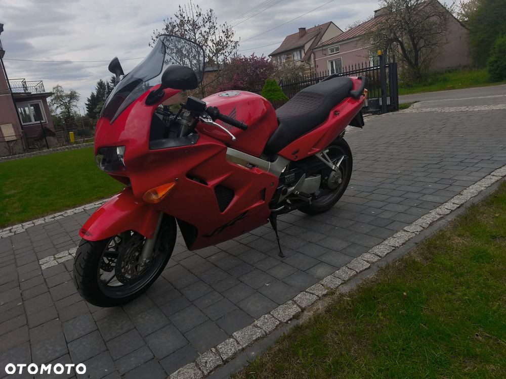 Honda VFR - 12