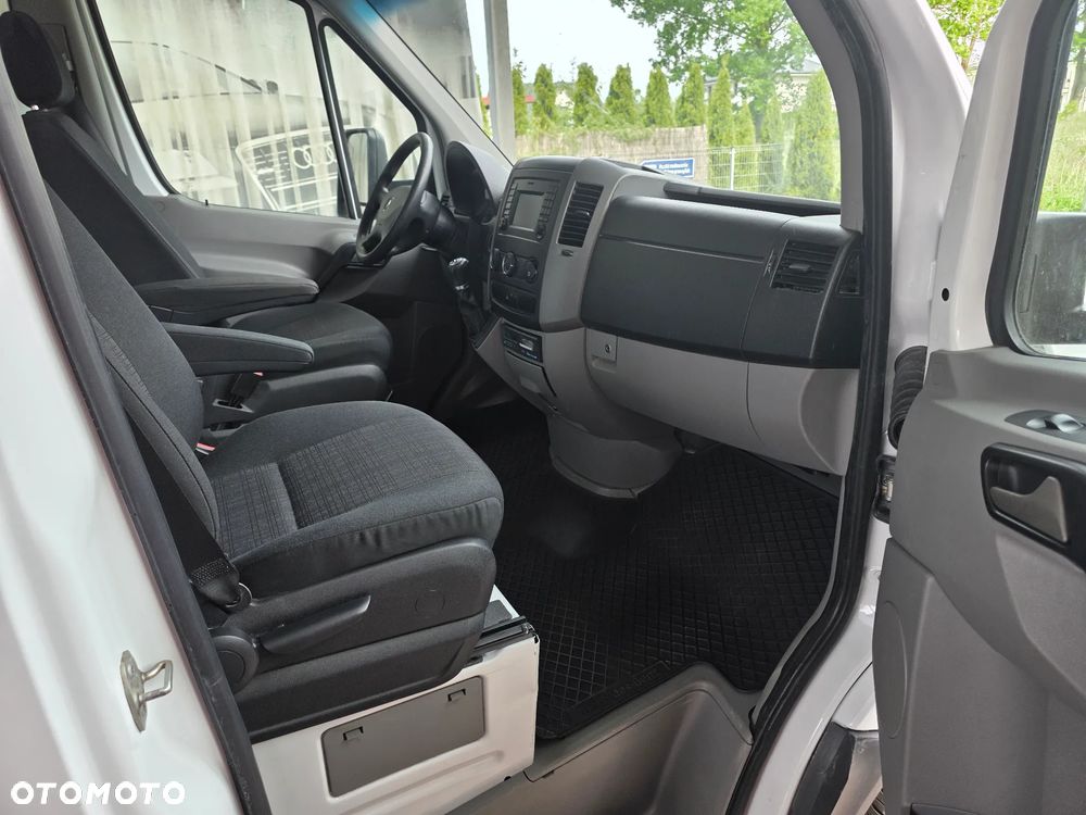 Mercedes-Benz Sprinter - 11