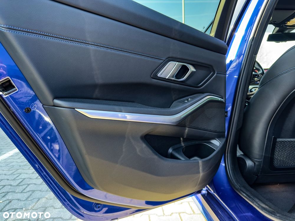 BMW Seria 3 320d xDrive mHEV sport - 27