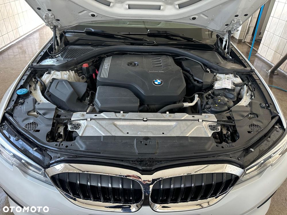 BMW Seria 3 330i Sport Line - 14