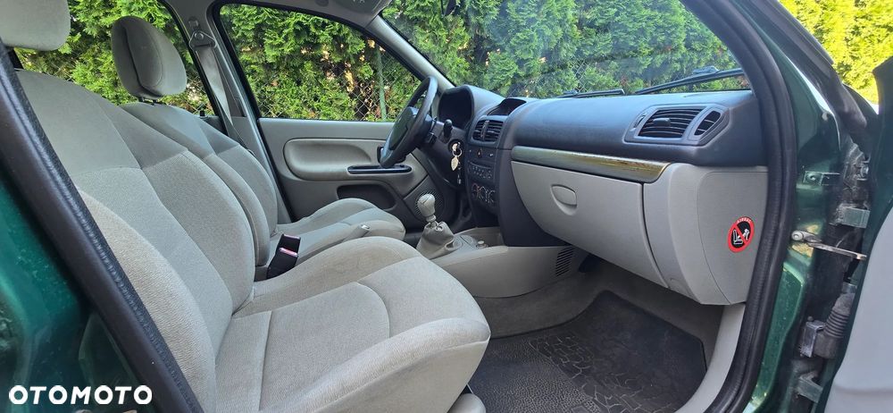 Renault Clio 1.2 16V Expression - 10