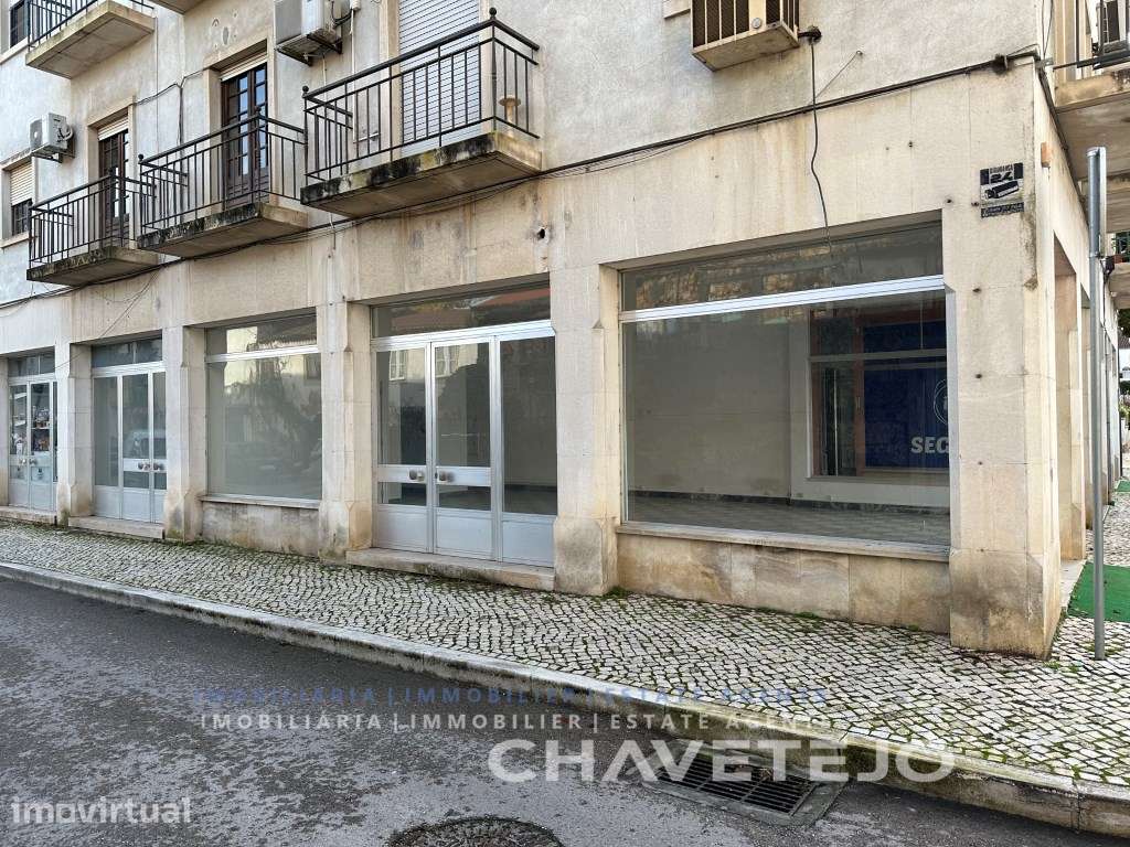 Loja com 78 m2 e boas montras perto de serviços e transportes públi... - Grande imagem: 2/12