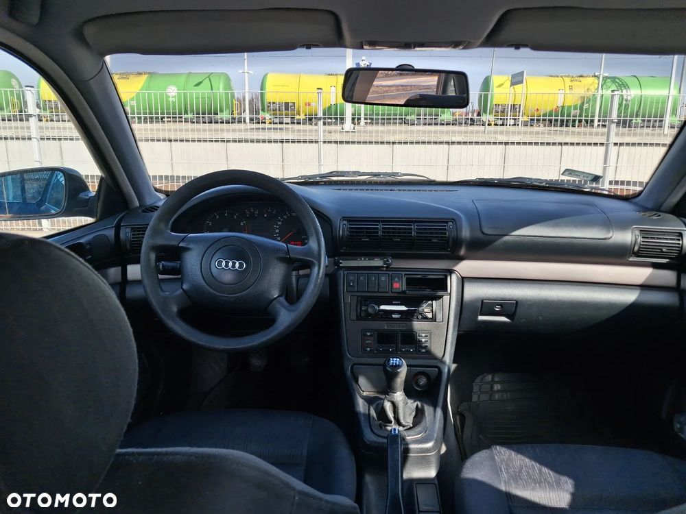 Audi A4 Limousine 1.6 - 6