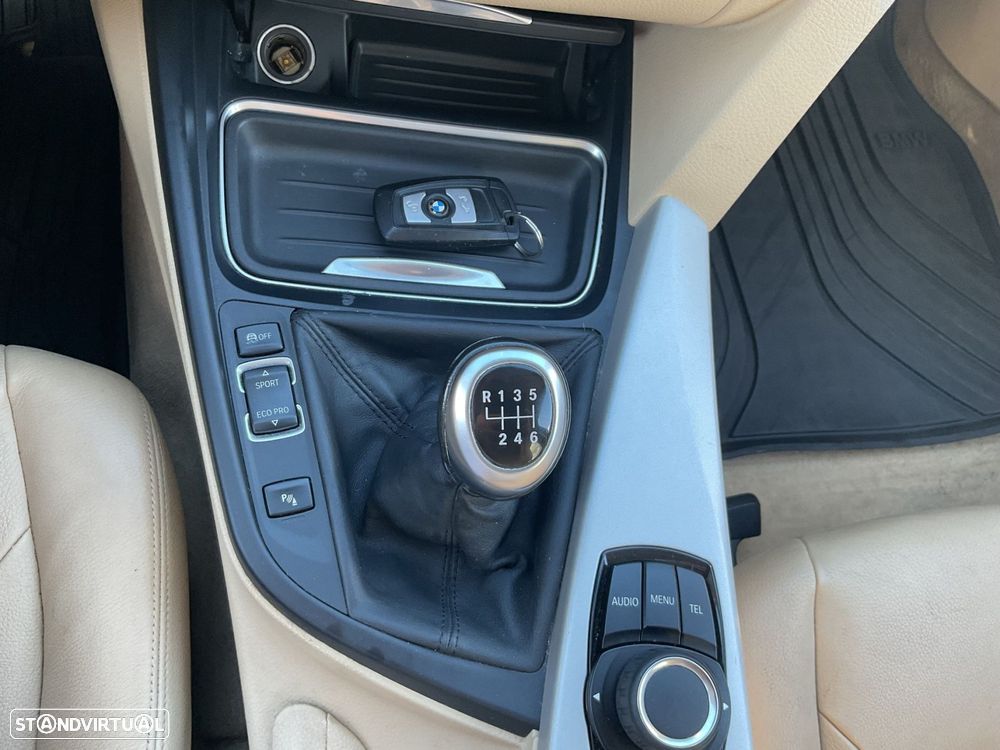 BMW 318 d Touring Line Sport - 29