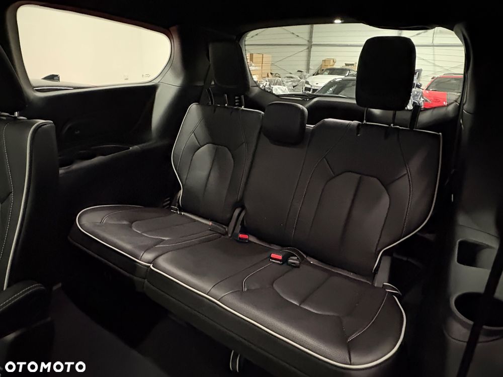 Chrysler Pacifica - 19