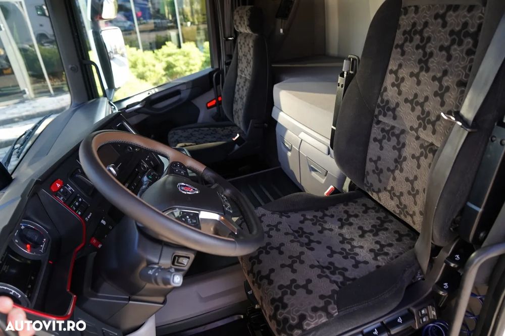 Scania R 650 / V8 / 6x4 / SISTEM HIDRAULIC / MASĂ NETĂ: 100.000 KG / I-PARK COOL / TRACTOR CU 3 AXE / ANVELOPE 100% - 27