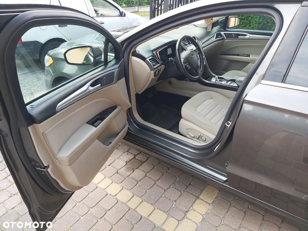Ford Fusion - 12
