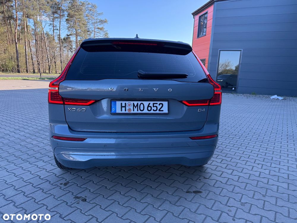 Volvo XC 60 B4 D AWD Plus Dark - 11
