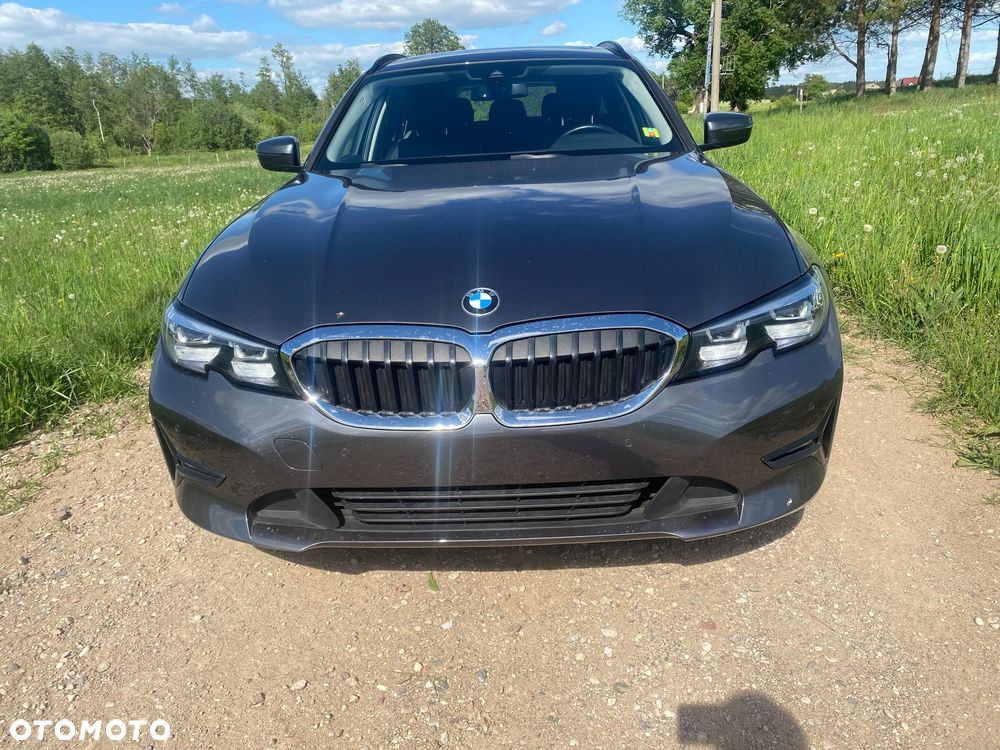 BMW Seria 3 318i - 4
