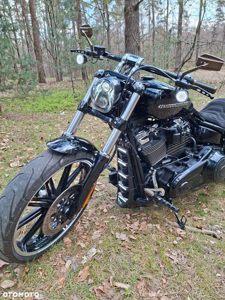 Harley-Davidson Softail Breakout - 24