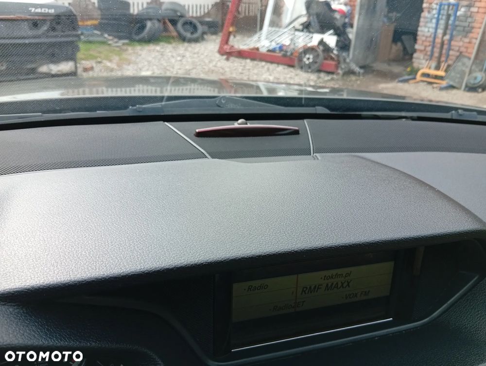 Mercedes-Benz Klasa E 300 CDI DPF BlueEFFICIENCY 7G-TRONIC Avantgarde - 28