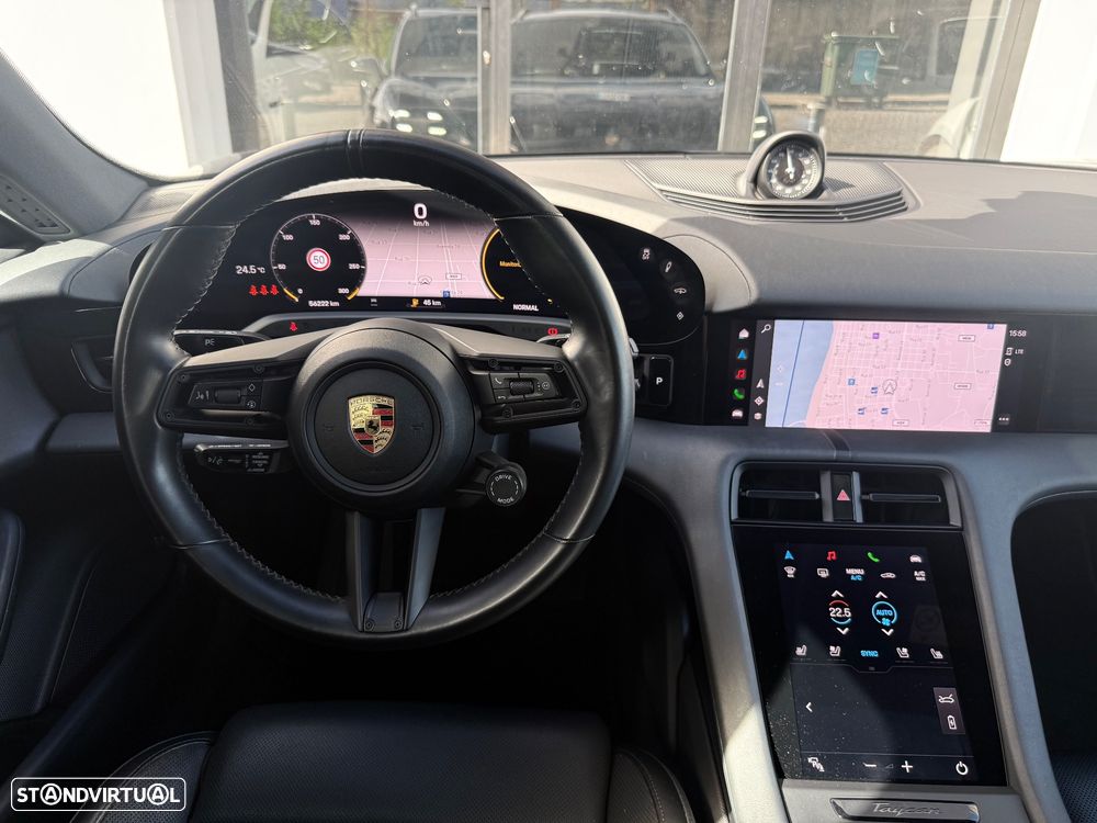 Porsche Taycan Cross Turismo 4 - 18