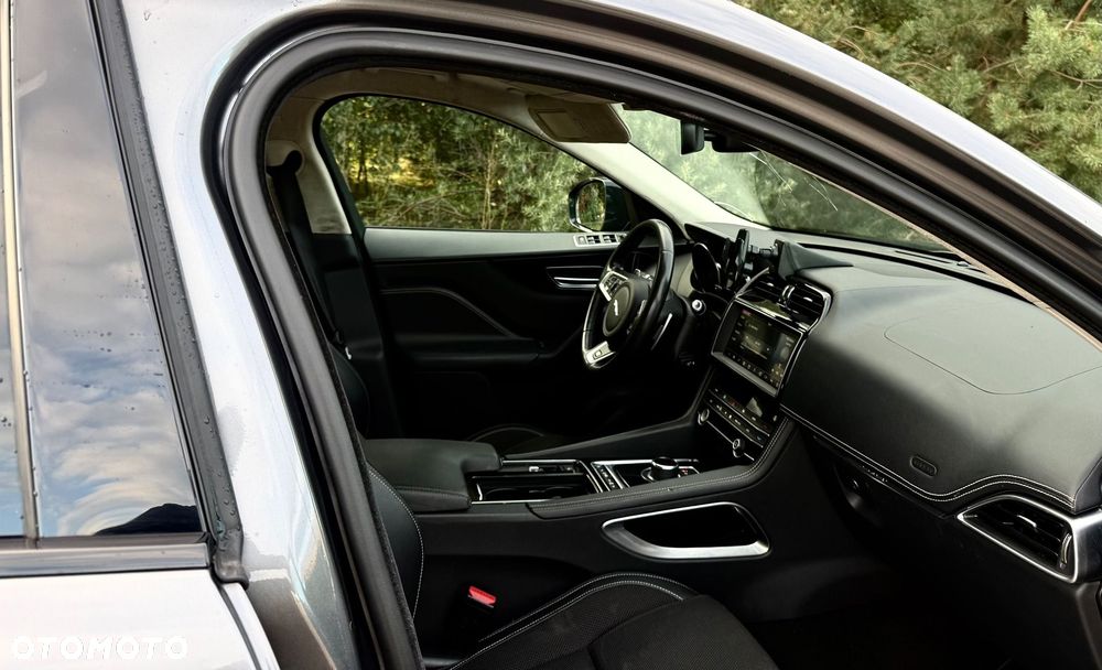 Jaguar F-Pace 2.0 i4D AWD R-Sport - 6